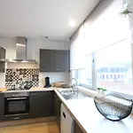Apartment Center - Bright And Large Remparts