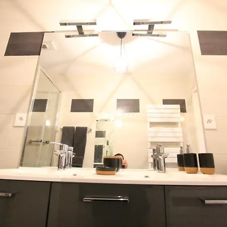 Center - Bright And Large Remparts *