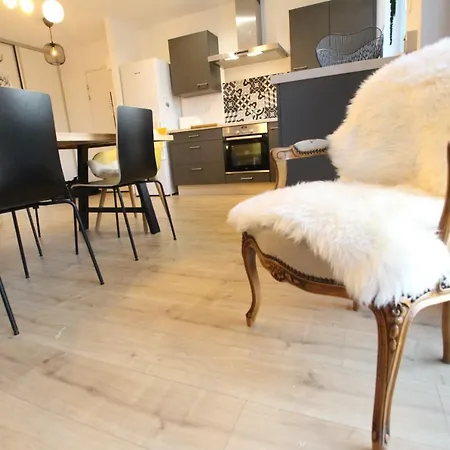 Center - Bright And Large Remparts アパート *