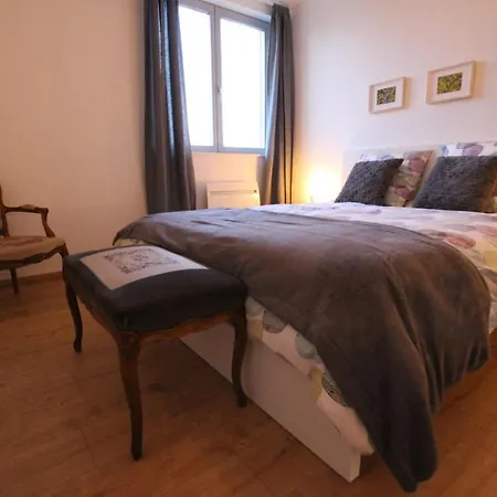 Center - Bright And Large Remparts アパート